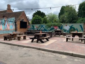 Fox & Hounds Sports Live, Outdoor Screens
